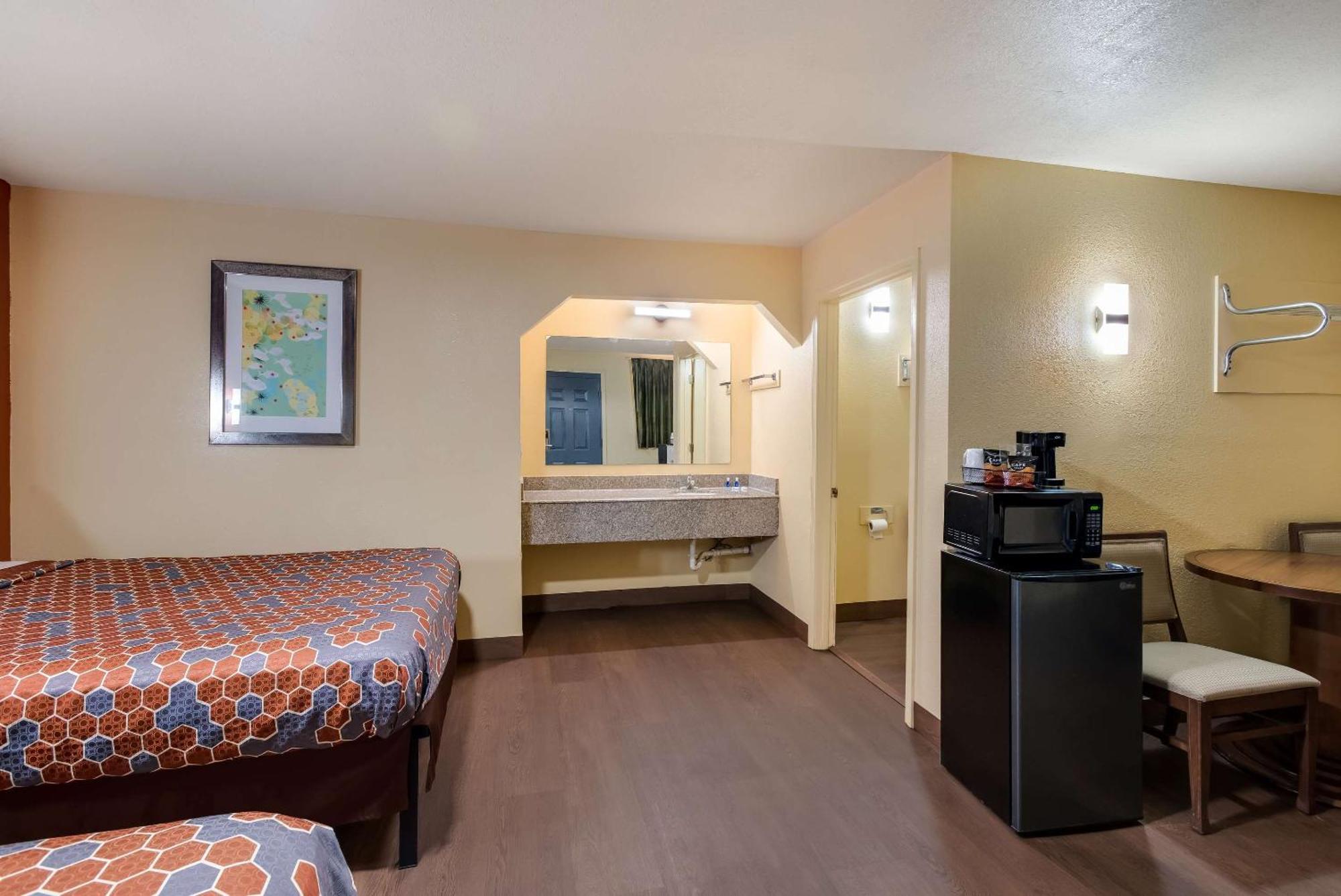 Rodeway Inn & Suites East New Orleans Exterior foto