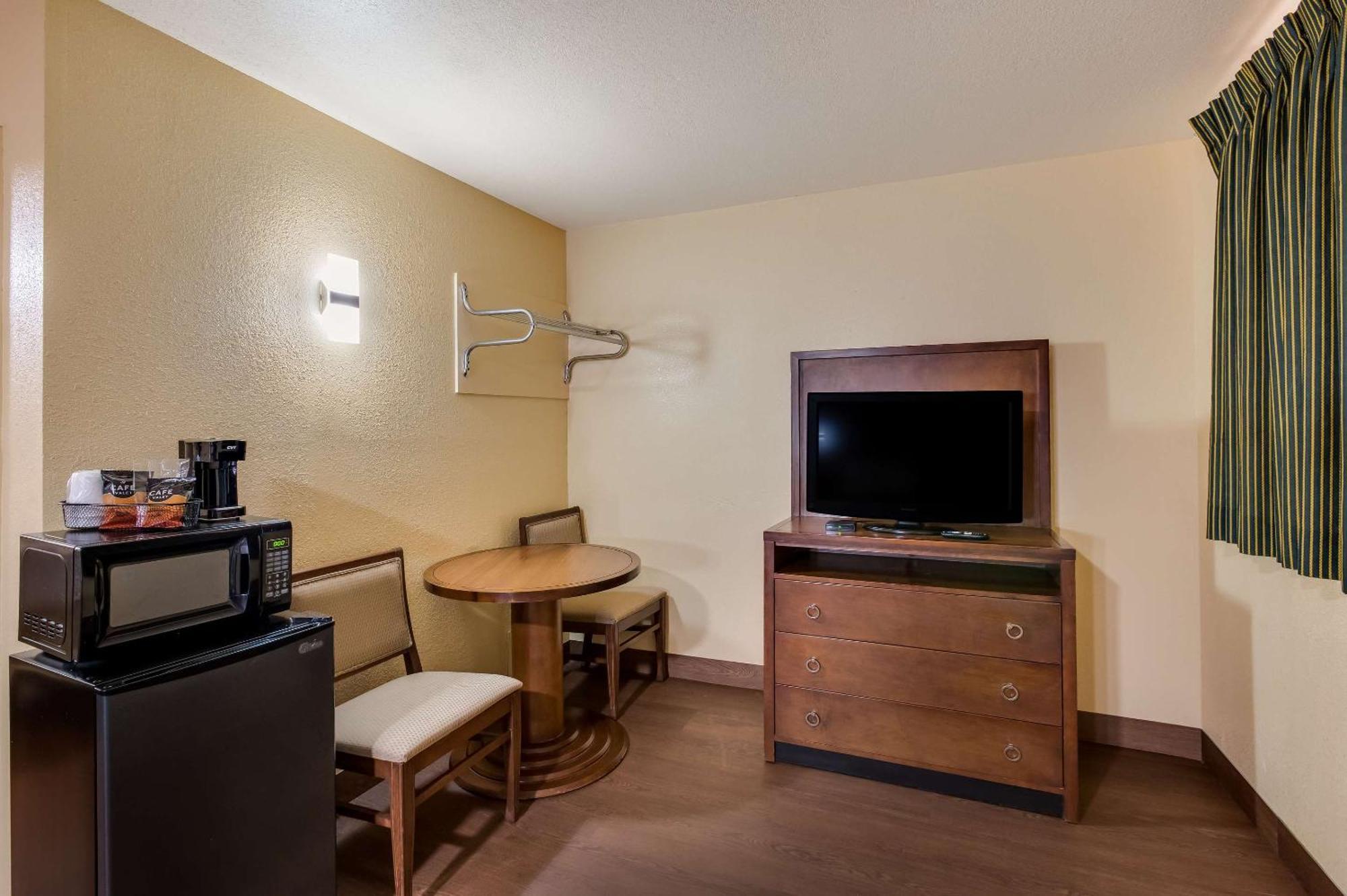 Rodeway Inn & Suites East New Orleans Exterior foto