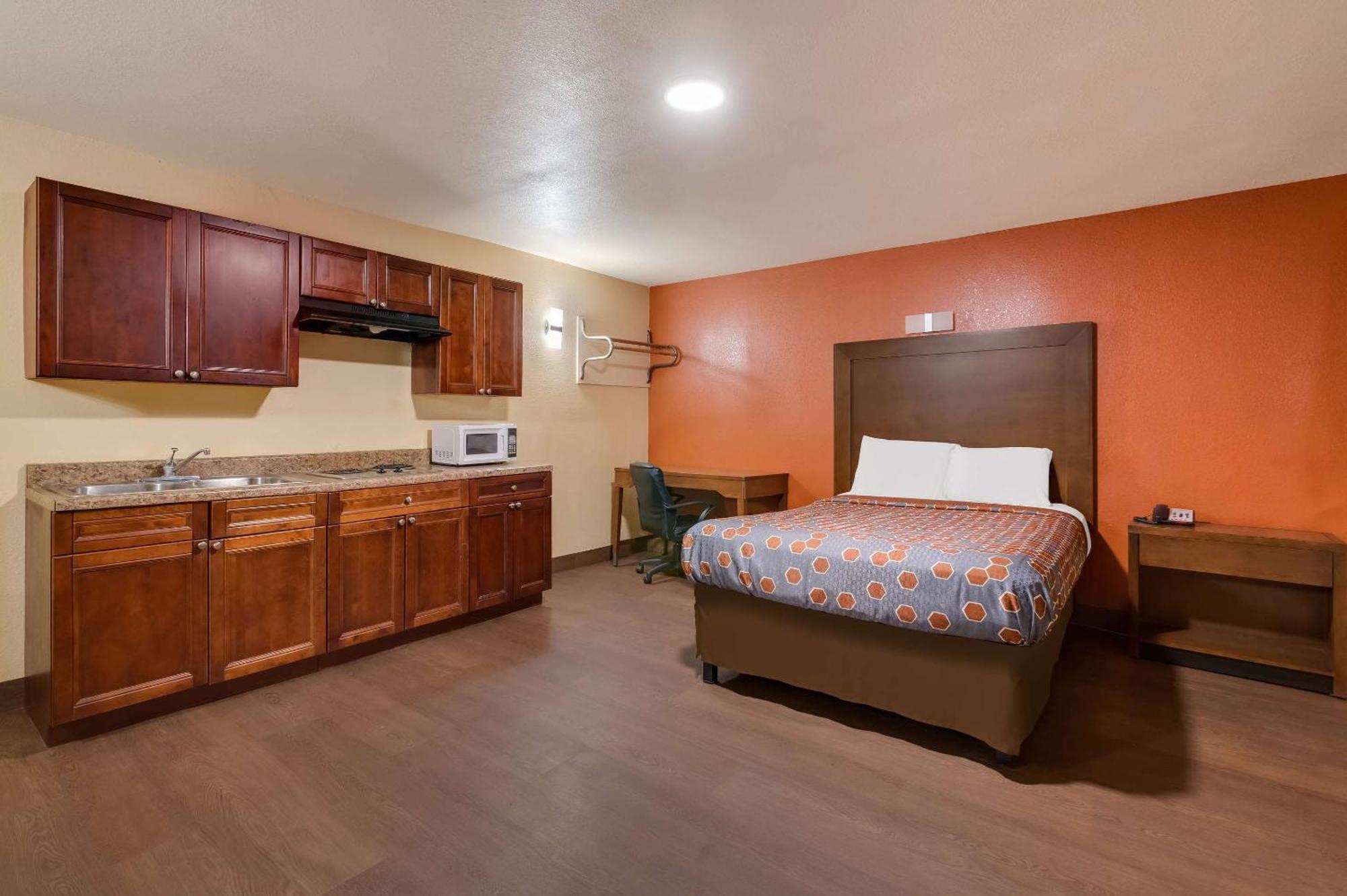 Rodeway Inn & Suites East New Orleans Exterior foto